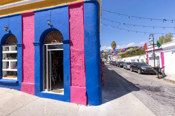 Escénicas calles coloniales y arquitectura de San José del Cabo en el centro histórico de la ciudad, centro de cultura y numerosas galerías de arte — Foto de Stock