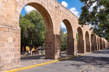 Morelia, Michoacan, antik su kemeri, Morelia su kemeri, tarihi şehir merkezinde.
