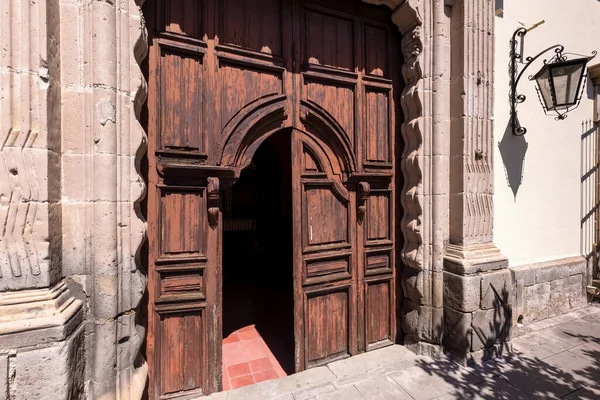 Durango kolonial dan berwarna-warni pusat kota bersejarah dekat pusat Plaza de Armas dan Katedral Basilika — Stok Foto