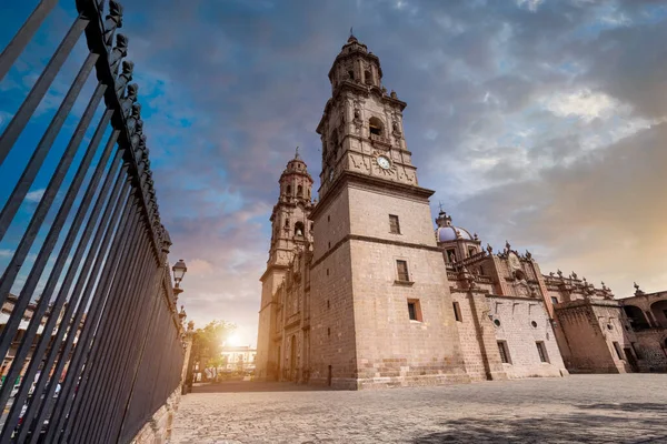 Mexique, Michoacan, célèbre cathédrale pittoresque de Morelia située sur la Plaza de Armas dans le centre-ville historique — Photo