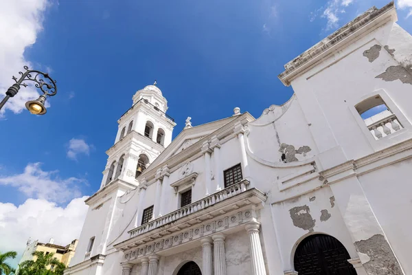 Veracruz, colorful streets and colonial houses in historic city center, one of the main city tourist attractions — Stock Photo, Image