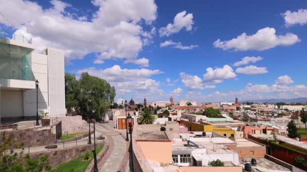 Panoramiczny widok Durango kolonialne i kolorowe zabytkowe centrum miasta z teleferico kolejki linowej wzgórzu w pobliżu centrum Plaza de Armas i Bazyliki Katedralnej — Wideo stockowe