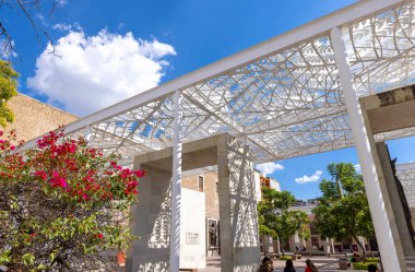 Meksika, Aguascalientes, Anıt ve Bahçe Bahçesi Zocalo tarihi şehir merkezinde Aguascalientes Katedrali önünde İsa Contreras