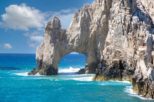 Scenic tourist destination Arch of Cabo San Lucas, El Arco, close to Playa Amantes, Lovers Beach known as Playa Del Amor and Playa del Playa del Divorcio, Divorce Beach — Fotografia de Stock