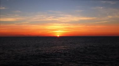 Mazatlan plajları, günbatımları ve El Malecon deniz gezinti alanı yakınlarındaki manzaralı okyanus manzaraları, Golden Beach Zona Hotelera ve okyanus kıyısına yakın turistik oteller