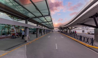 Guadalajara Miguel Hidalgo y Costilla Uluslararası Havaalanı turizm sezonunda. Yurtiçi uçuşlar ve uluslararası turizm merkezlerini birbirine bağlıyor