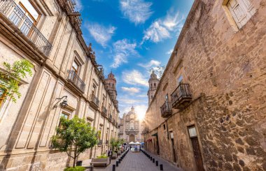 Meksika, Michoacan, Morelia, popüler bir turizm merkezi, tarihi şehir merkezindeki Plaza de Armas 'da Morelia Katedrali
