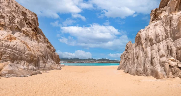 Mexico, Scenic travel destination beach Playa Amantes, Lovers Beach known as Playa Del Amor located near famous Arch of Cabo San Lucas in Baja California — Stock Photo, Image