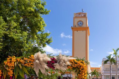 San Miguel de Cozumel, Meksika, Central Plaza ve şehir merkezindeki renkli şehir sokakları turizm sezonunun en yoğun olduğu aylarda