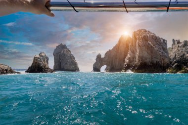 Playa Amantes, Playa Del Amor ve Playa del Divorcio olarak bilinen Aşıklar Sahili 'ne yakın Cabo San Lucas Kemeri, El Arco,