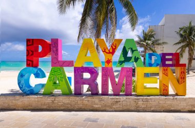 Tatiller ve Maya Rivierası 'nda tatiller için popüler bir turizm merkezi olan Playa del Carmen' in sahne plajları, oyunları ve otelleri