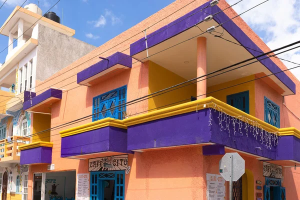 Bunte Straßen und malerische Strände der Insel Isla Mujeres auf der anderen Seite des Golfs von Mexiko, eine kurze Fahrt mit der Fähre von Cancun — Stockfoto