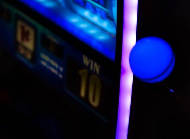 Las Vegas, Nevada-10 Mart 2017: gece eğlence alanında kumarhane makineleri