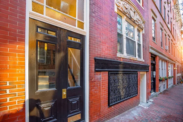 Punto di riferimento Boston Beacon Hill strade e edifici storici in mattoni — Foto Stock
