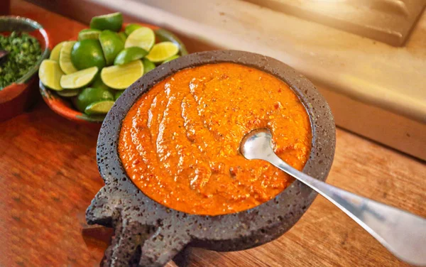 인기있는 코요 아칸 레스토랑에 있는 국립 멕시코 음식 — 스톡 사진