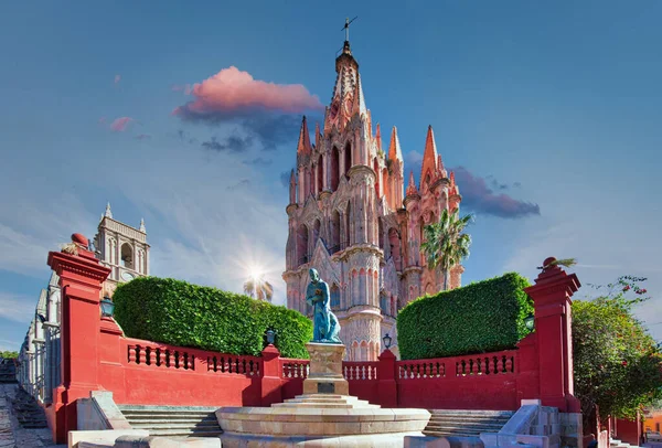 San Miguel de Allende, Landmark Parroquia De San Miguel Catedral Arcangel en el centro histórico de la ciudad — Foto de Stock