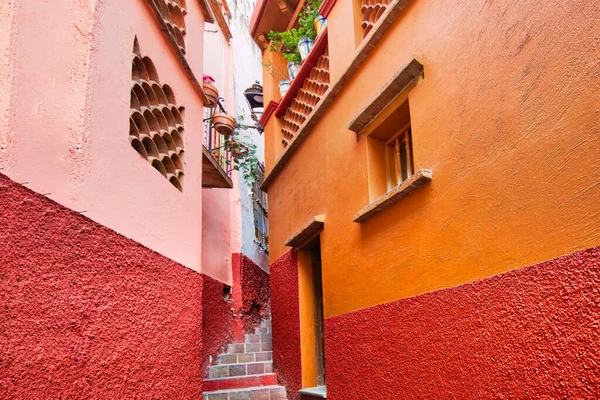 Guanajuato, famous Alley of the Kiss Callejon del Beso — Stock Photo, Image