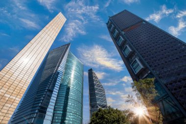 Paseo Reforma ve Bağımsızlık Meleği yakınlarındaki Mexico City Finans Merkezi binaları
