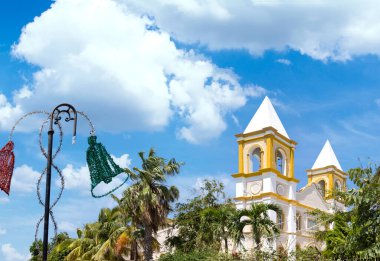 Meksika, sömürge sokakları ve tarihi merkezde San Jose del Cabo 'nun renkli mimarisi.