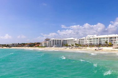 Meksika manzaralı plajlar ve Playa del Carmen otelleri, popüler bir turizm tatil beldesi.