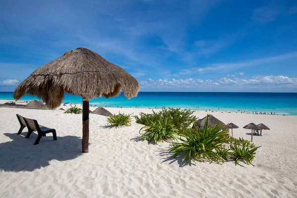 México, Playa Delfines, Playa del Delfín y Riviera Maya en Cancún —  Fotos de Stock