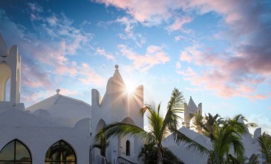 Meksika, Mazatlan Altın Bölgesi, Zona Dorada, Malecon yakınlarındaki turistik plaj ve tatil bölgesi.