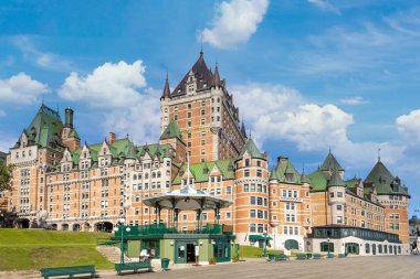 Kanada, Quebec 'teki Chateau Frontenac Saint Lawrence Nehri' nin panoramik manzaralı tarihi merkezi