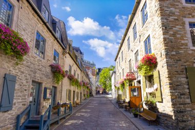 Kanada, Eski Quebec Şehri turistik merkezleri, Petit Champlain aşağı kasaba ve alışveriş bölgesi