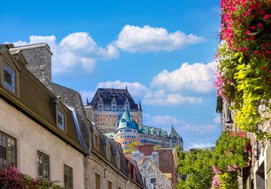 Kanada, Eski Quebec Şehri turistik merkezleri, Petit Champlain aşağı kasaba ve alışveriş bölgesi