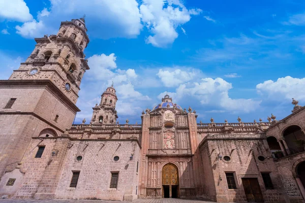 Mexique, Morelia, destination touristique populaire Cathédrale de Morelia sur la Plaza de Armas dans le centre historique — Photo