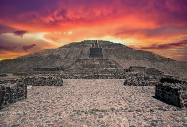 Mexikó, Teotihuacan piramisok Mexikói-felföldön és Mexikói-völgyben, Mexico City közelében — Stock Fotó