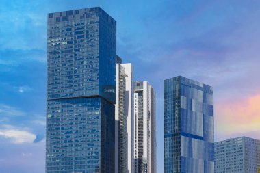 İsrail, Tel Aviv finans bölgesi ufuk çizgisi alışveriş merkezleri ve yüksek teknoloji ofislerini içeriyor
