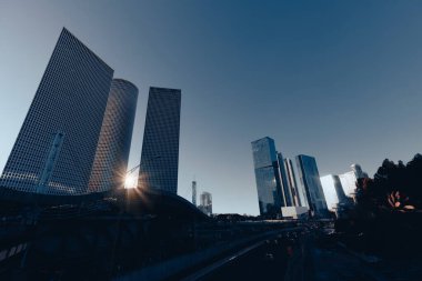 İsrail, Tel Aviv finans bölgesi ufuk çizgisi alışveriş merkezleri ve yüksek teknoloji ofislerini içeriyor