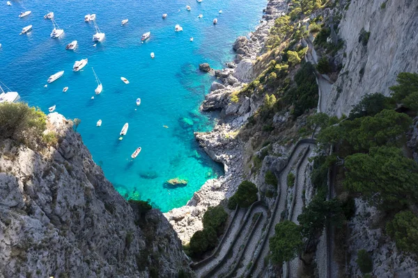 意大利 Capri岛的风景和Augustus花园的Faraglioni — 图库照片