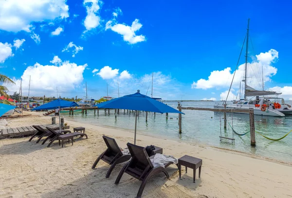 Serene Turquoise Isla Mujeres Beaches Sandy Sea Shore Beach Bars — Fotografia de Stock