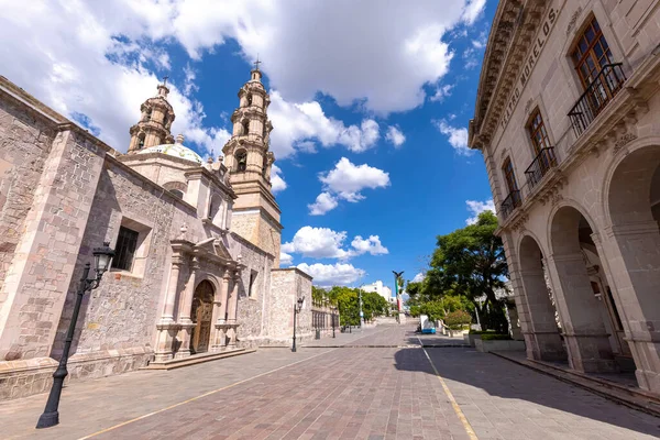 Meksika, Aguascalientes Katedrali Plaza de la Patria yakınlarındaki tarihi sömürge merkezinde..