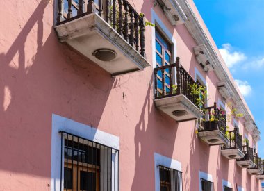 Meksika, Veracruz renkli caddeler Veracruz Limanı yakınlarındaki deniz gezinti güvertesinde.