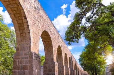 Morelia, Michoacan, antik su kemeri, Morelia su kemeri, tarihi şehir merkezinde.