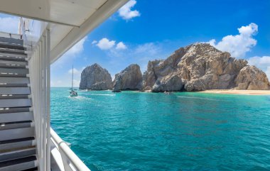 Meksika, Los Cabos, turistik yerlere tekne turları Cabo San Lucas Kemeri, El Arco ve plajlar.