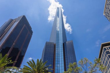 Paseo De Reforma 'ya yakın Mexico City iş ve finans merkezinin panoramik ufuk çizgisi görünümü.