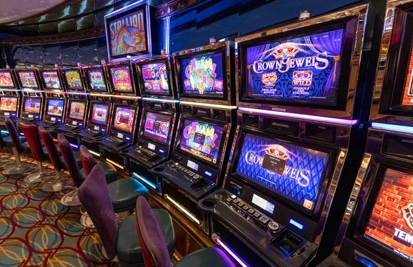 Casino Apuestas Blackjack Máquinas Tragamonedas Esperando Los Jugadores Turistas Para — Foto de Stock