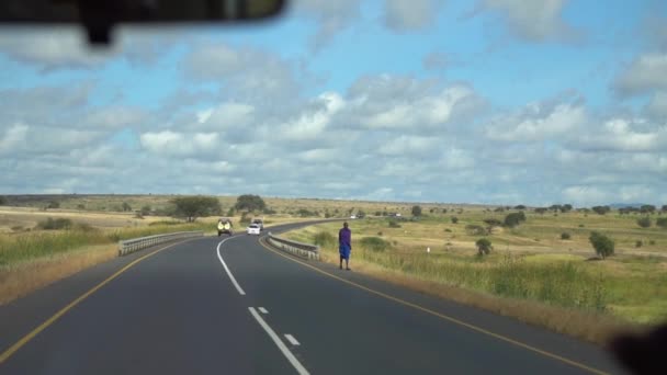 Strada di transito locale tra Serengeti e Tarangire Parchi Nazionali, Tanzania POV — Video Stock