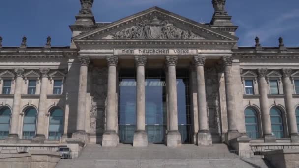 Berlin Germany, Historic Landmark Reichstag, Old Parliament, Government Building — Vídeo de Stock