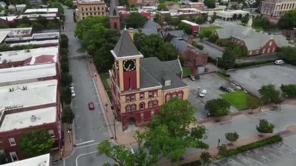 Aerial View, New Bern Belediye Binası, Kuzey Carolina. Tarihi bina, 19. yüzyıl. — Stok video