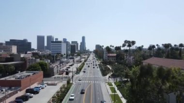 Beverly Hills, Los Angeles, Kaliforniya ABD. Santa Monica Bulvarında Hava ve Trafik