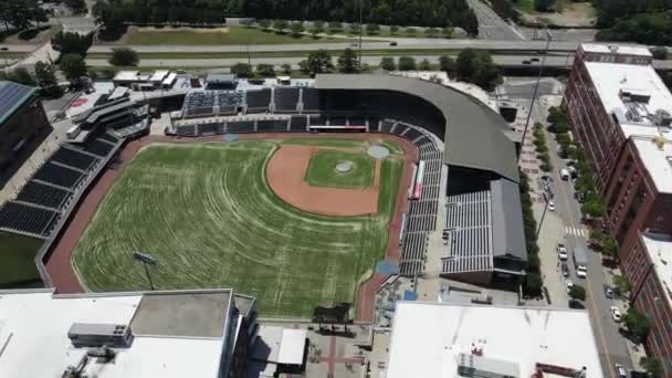 Flygfoto över Durham Bulls Athletic Park Baseball Stadium, North Carolina USA — Stockvideo