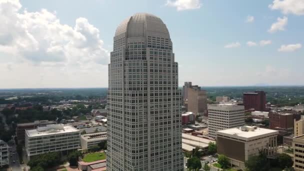 Winston Salem, Carolina do Norte. Vista aérea do centro da cidade e Wells Fargo Center — Vídeo de Stock