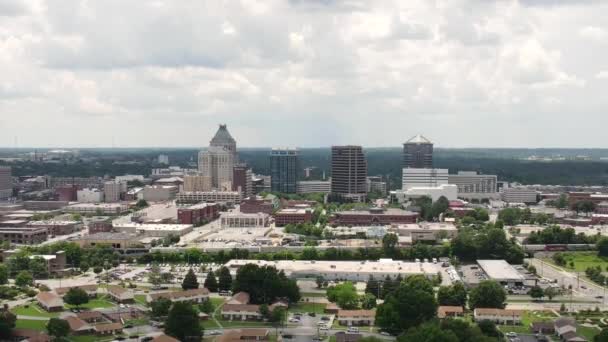 Downtown Greensboro Skyline, Carolina del Nord Stati Uniti. Drone Veduta aerea del paesaggio urbano — Video Stock
