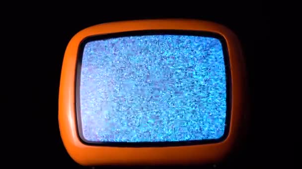 Выключение старого винтажного телевизора с шумом без UHF телевизионный сигнал, крупным планом — стоковое видео