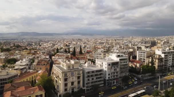 希腊雅典市中心 阳光灿烂的日子里 空中俯瞰建筑物和繁忙的交通 无人机鸣枪 — 图库视频影像